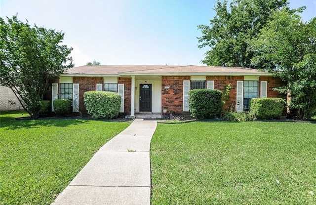2113 Burrows Trail - 2113 Burrows Trail, Grand Prairie, TX 75052