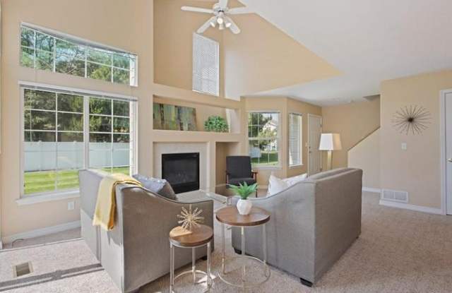 IMMACULATE 2 BED/1.5 BATH TOWNHOME IN LONGMONT - AVAILABLE NOW! photos photos