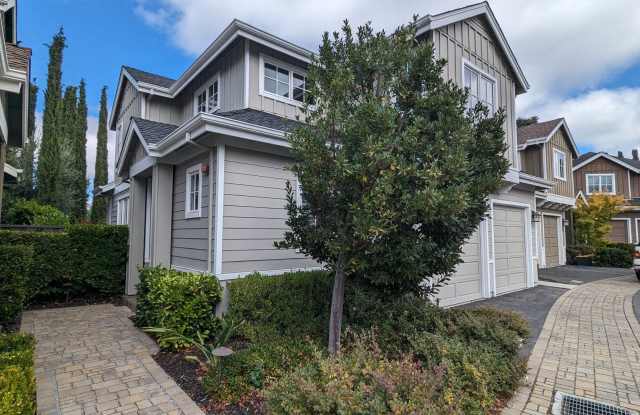 Beautiful, Private, 3 Bed 2.5 Bath 2 Car Garage Single Family Home. Gallery 3