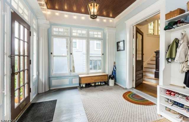 115 Sherman Pl Gallery 4