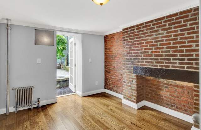 110 E 7th St Gallery 4