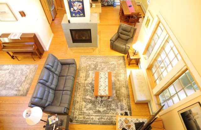 Beautiful Single Family Home in Thornton - Privacy, Comfort, Convenience - $3400/mo Available Nov 1! Gallery 4