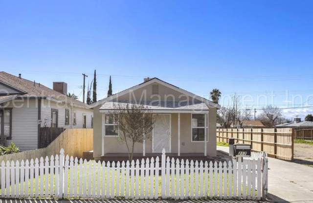 2 Bedroom/1 Bath Home - $1350 Per Month! photos photos