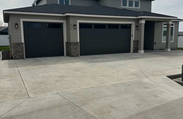 Alderbrook Homes, New Construction, XL Home for Rent! photos photos