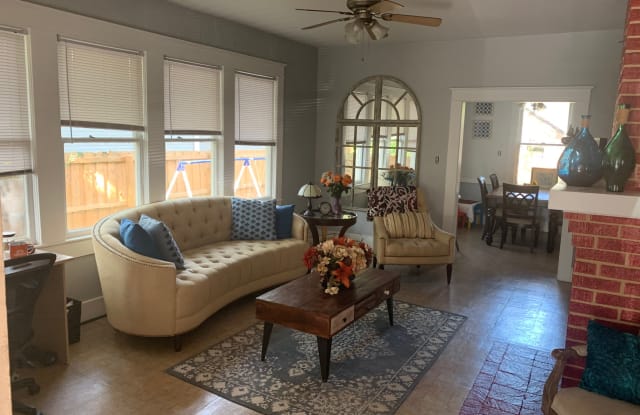 1008 E Powhatan Ave - 1008 East Powhatan Avenue, Tampa, FL 33604
