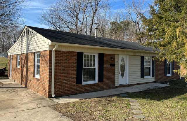 4 Bedroom 1.5 Baths - 1434 Lanier Court, Burlington, NC 27217