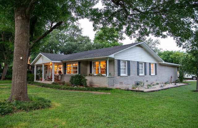 2324 Lake Air Drive Gallery 1