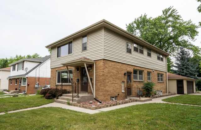 Spacious 3 Bedroom 1Bath Lower Duplex in Perfect Location. photos photos