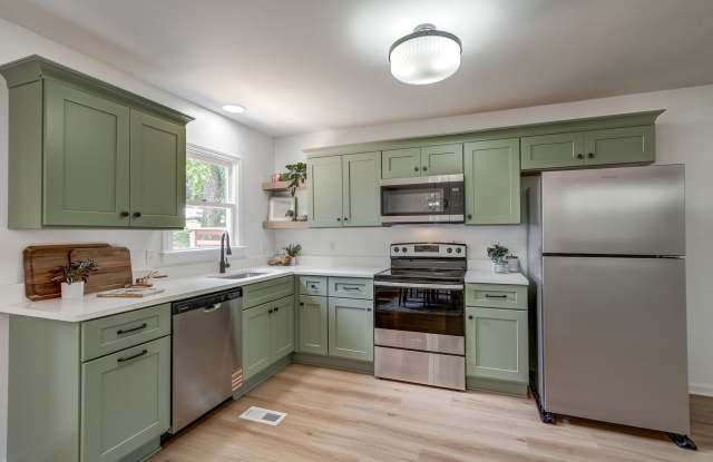 Completely Renovated 3 Bedroom Belmont Townhome Available Now! photos photos Completely Renovated 3 Bedroom Belmont Townhome Available Now! photos photos
