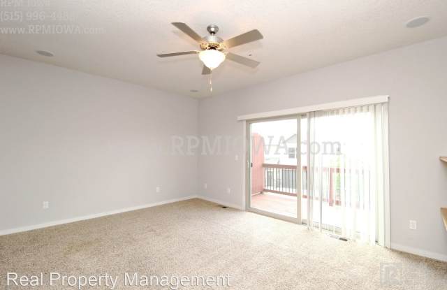 216 NE Chalet Lane Gallery 3
