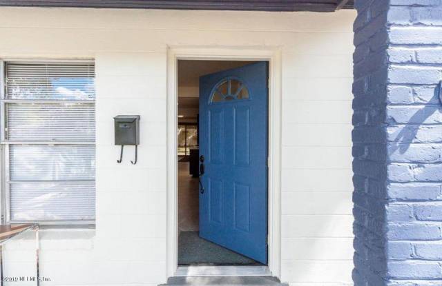 10563 PINE ESTATES RD E Gallery 2