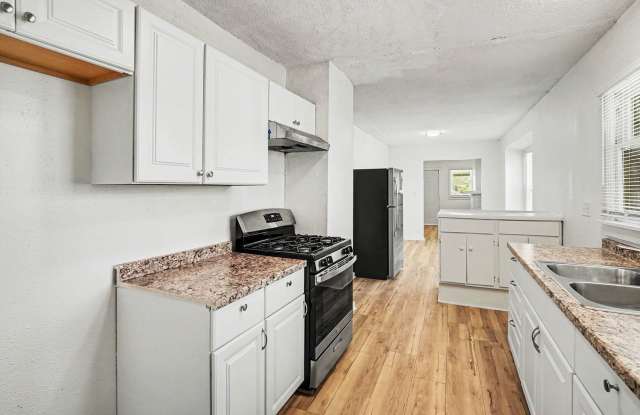 *Move in special!!* $250 off first full month rent or a 55-inch TV!! photos photos