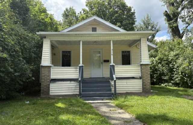 Charming 3-Bedroom Akron Home with a Covered Porch and Private Yard photos photos