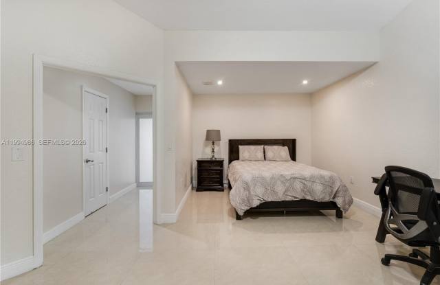 15250 SW 154th Ter photos photos