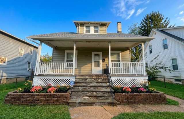Spacious 5-Bedroom Single-Family Home with Finished Basement & Expansive Yard Gallery 1