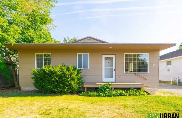 Freshly Renovated One-Level 3-Bedroom Home with Large Detached Garage/Shop photos photos Freshly Renovated One-Level 3-Bedroom Home with Large Detached Garage/Shop photos photos