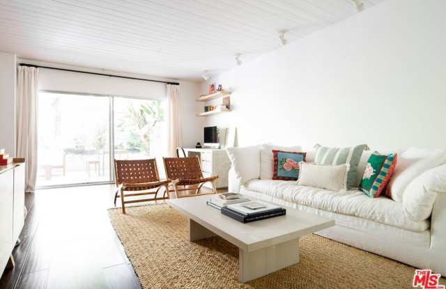 1131 Alta Loma Rd photos photos