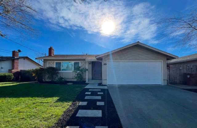 Centrally Located Four Bedroom Napa Home - 841 Laguna Street, Napa, CA 94558