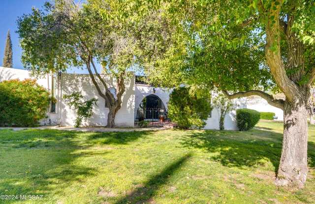 667 West Las Lomitas Road - 1 photos photos