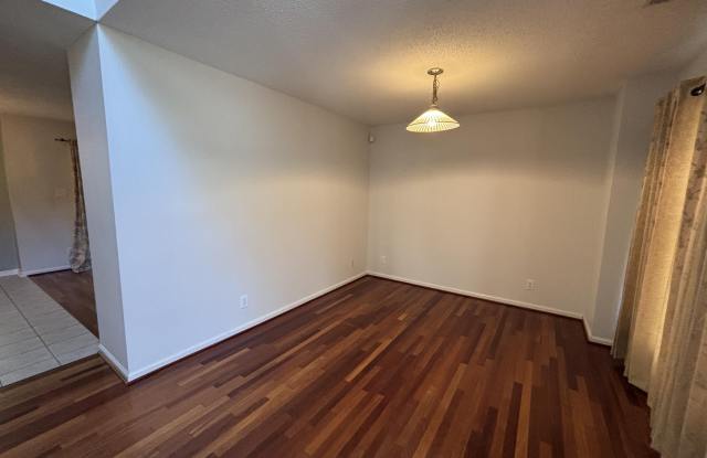 12 Bridgeport Drive Gallery 2