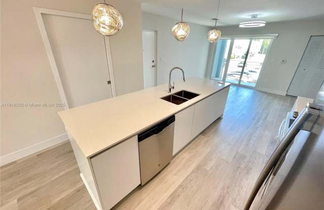 2535 NE 193rd St photos photos