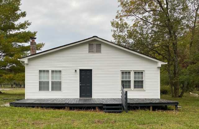 Quiet Country Living on 1 Acre in Murfreesboro! - 3br 2ba photos photos