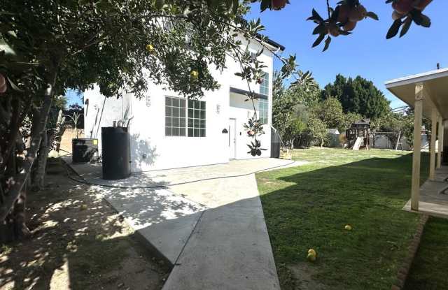 16023 Wyandotte St photos photos