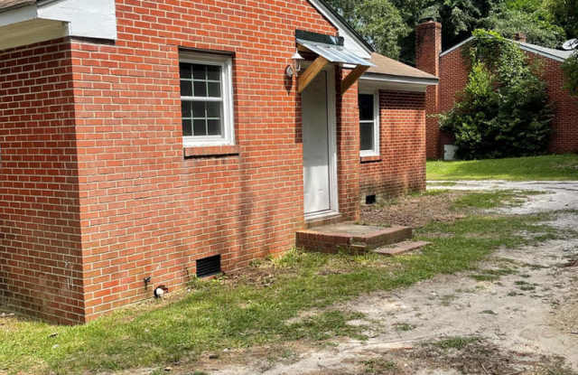 Charming 3 BR, 1 BA home in Goldsboro *close to SJAFB* Gallery 2