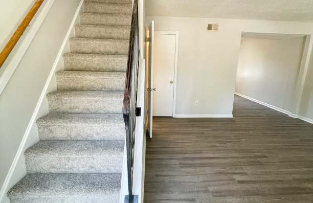 4605 Grove Park Ln Gallery 2