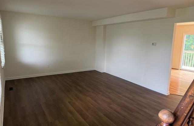 Tri-level townhome for Rent Gallery 4