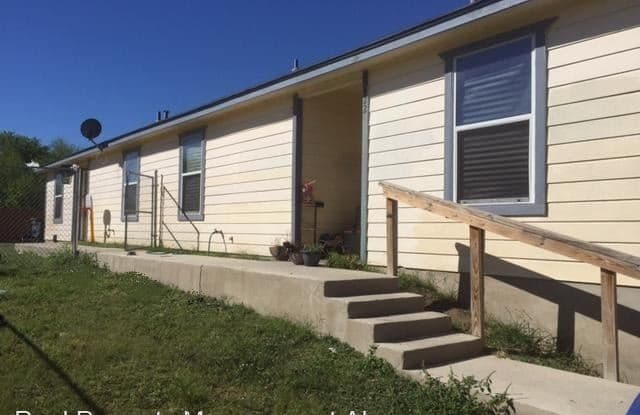 424 Amires Pl - 424 Amires Place, San Antonio, TX 78237