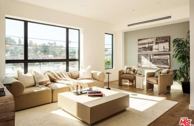 2824 Avenel St photos photos