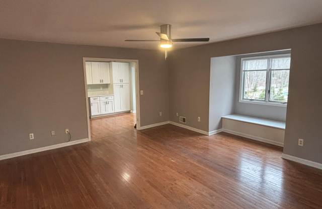 274 Easy Street unit: Left photos photos