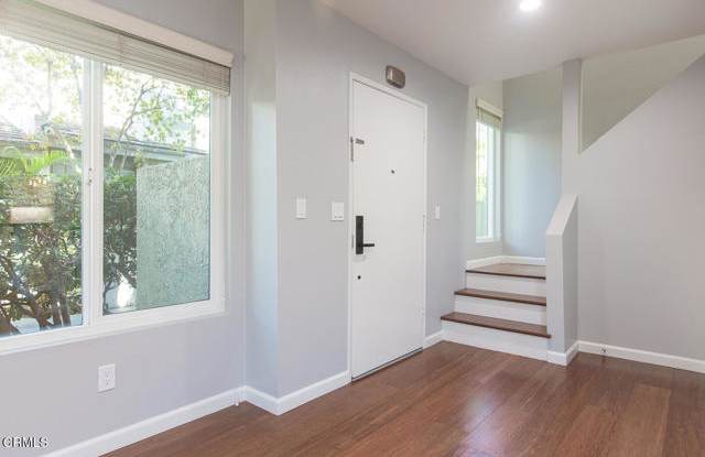 11818 Moorpark Street Gallery 2