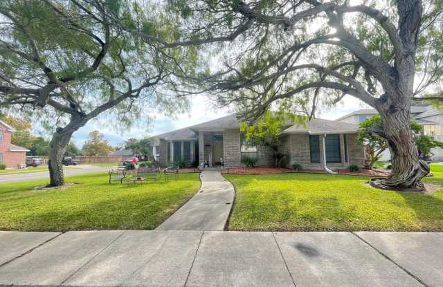 4/2/2-Portland Area-2000 sqft, open floor plan, establish neighborhood. - 300 Long Point Drive, Portland, TX 78374