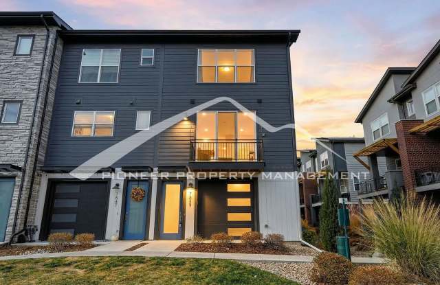 Spacious Townhouse with Central AC and 2-Car Garage - 7849 West 43rd Place, Wheat Ridge, CO 80033