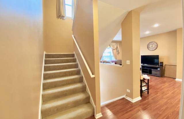 613 North HIDDEN PRAIRIE Court Gallery 3