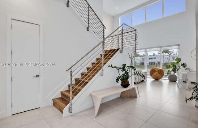 10250 NW 75th Ter Gallery 3
