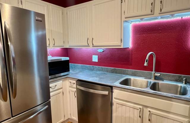 High speed internet included - 3 bedroom townhouse Gallery 4
