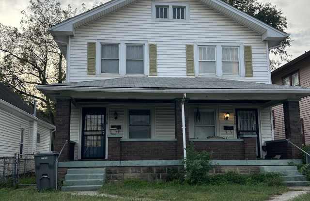 4126 Boulevard Pl Gallery 1