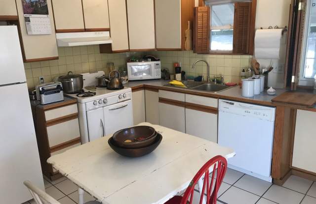 Fully Furnished seasonal rental - 2585 Elwood Avenue, South Lake Tahoe, CA 96150