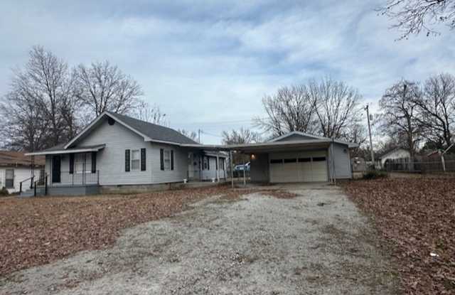 718 I St NW - Miami OK - 718 I Street Northwest, Miami, OK 74354