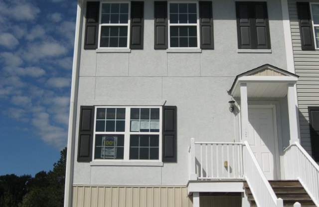 Spacious Two Story, Quiet Neighborhood photos photos