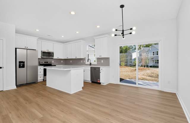 Brand New Townhouses Near Uptown!! Gallery 4