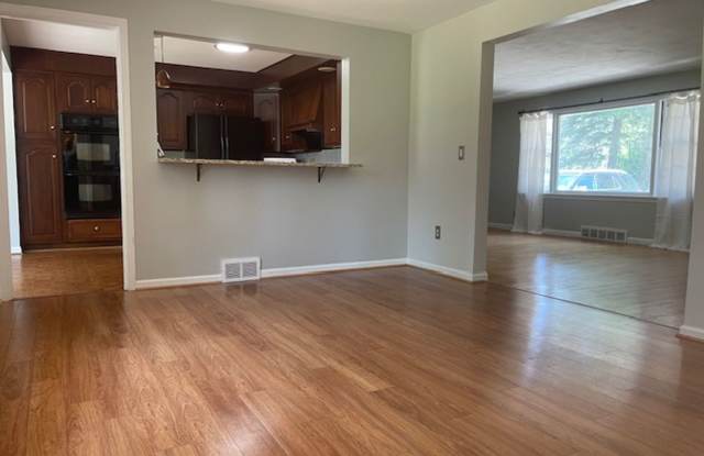 3 Bedroom / 1.5 Bath Home - East Rochester / Pittsford Area Gallery 4
