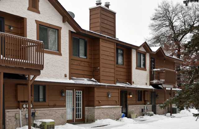 Beautiful 2-Bed, 2-Bath Townhome in Coon Rapids - 12546 Alder Street Northwest, Coon Rapids, MN 55448