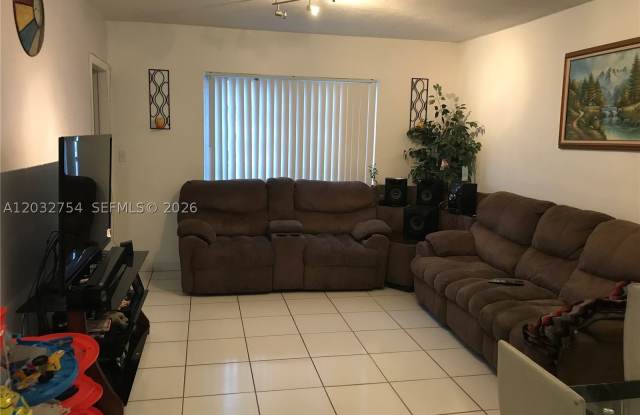 160 Royal Palm Rd Gallery 4