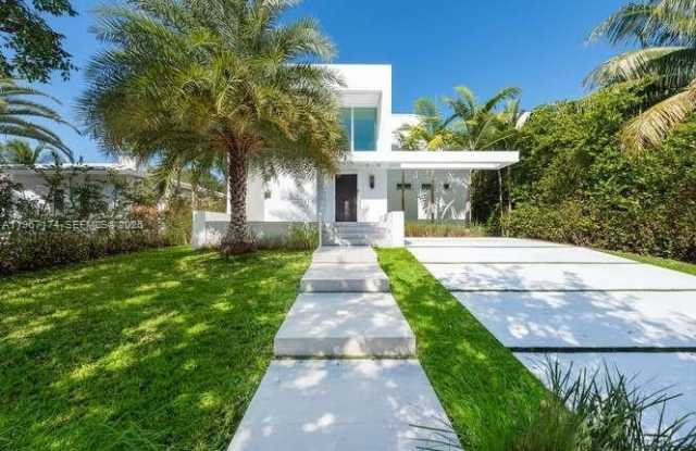 1325 Bay Dr photos photos