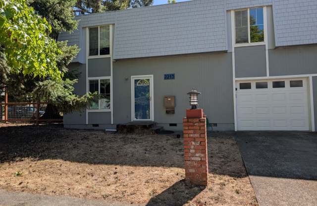 3 Bedroom, 2.5 Bathroom 2-Story Duplex With Gas Fireplace! photos photos