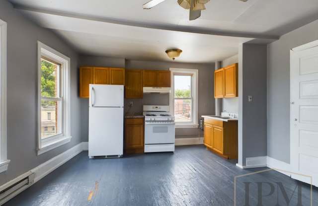 Recently Renovated Spacious 1 Bedroom Apartment Available in Harrisburg - 1300 State Street, Harrisburg, PA 17103